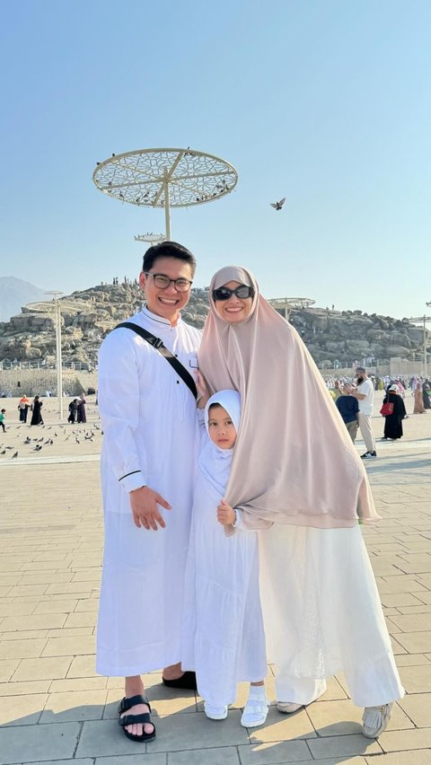 Momen Acha Septriasa Jalani Puasa Ramadan di Tanah Suci Sembari Melaksanakan Ibadah Umrah Bersama Suami dan Anak