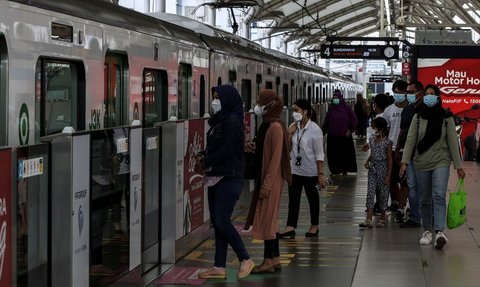 Ingat, Buka Puasa di MRT Jakarta Hanya Boleh Minum Air Putih dan Makan Kurma