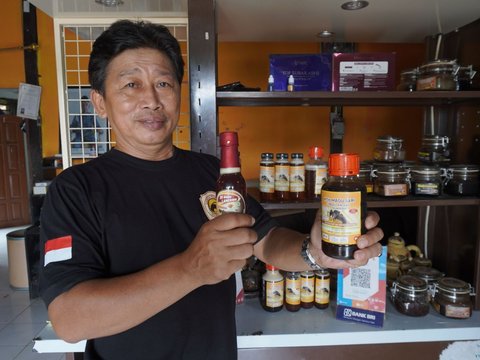 Kisah Sugeng Kembangkan Madu Emas dari Gunungkidul