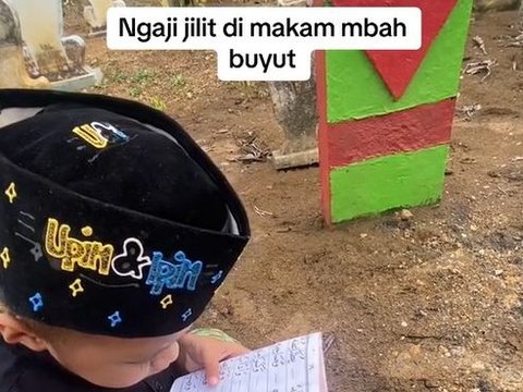 Want to Pray for Mbah Buyut at the Grave, a Child who Can't Read the Quran Brings Iqro