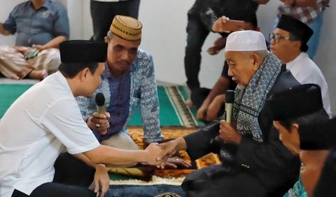 Dia mengucapkan dua kalimat syahadat di Musala Pendopo Bupati Pidie, Senin (11/3) sore.<br>