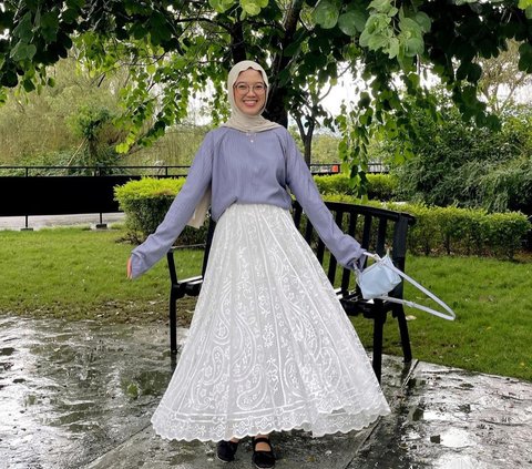 Dear Hijaber, Want to Try a Clean Look? Check Out 3 Inspirations for a Cute Look with a White Skirt