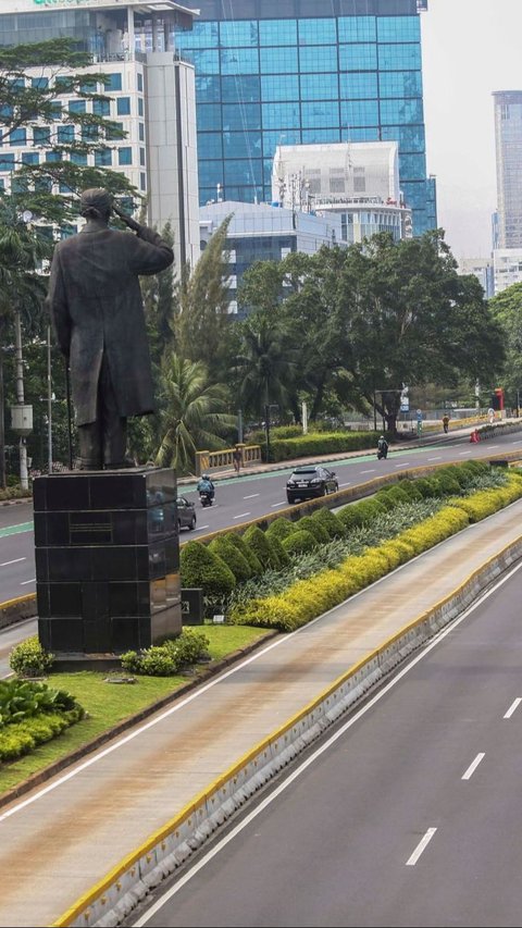 Namun, pada hari pertama puasa Ramadan ini, jalan-jalan protokol tampak lengang. Foto: Liputan6.com / Angga Yuniar<br>