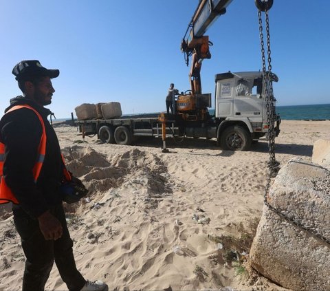 FOTO: Dermaga untuk Penyaluran Bantuan Kemanusiaan yang Dibangun Atas Perintah Presiden AS Joe Biden Mulai Didirikan di Pantai Gaza