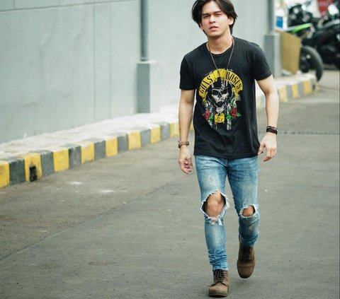 Jenis Sepatu yang Sesuai untuk Celana Jeans Pria, Jangan Salah Pilih!