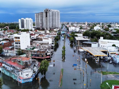 FOTO: Diguyur Hujan Lebat, Kota Buenos Aires, Argentina Nyaris Tenggelam