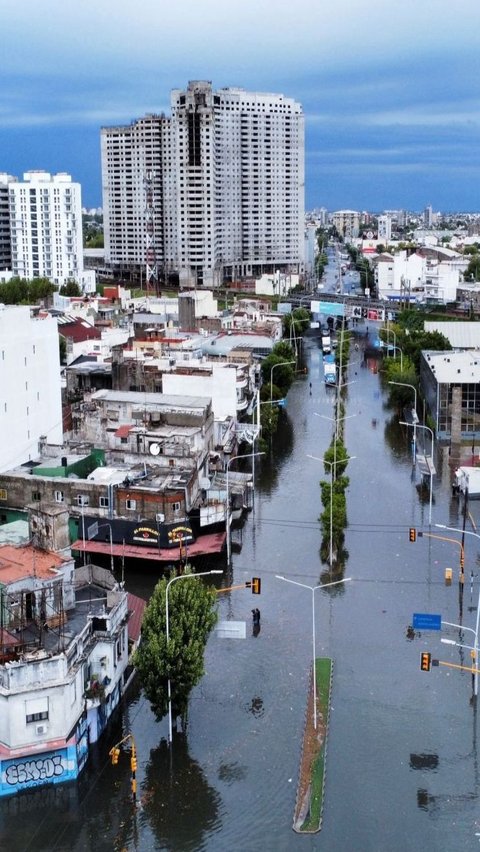 FOTO: Diguyur Hujan Lebat, Kota Buenos Aires, Argentina Nyaris Tenggelam