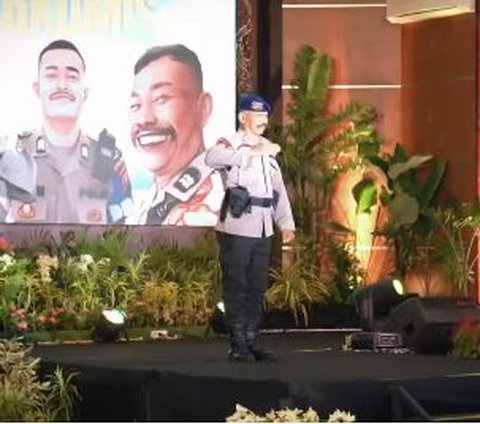 Kontes Fenomenal Polisi Berkumis, Mulai yang Tipis Hingga Tebal Beraksi Depan Jenderal Polisi