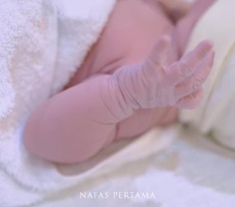 Potret Anak Pertama Kiki Amalia yang Cantik dan Menggemaskan, Diberi Nama Aleesya Putri Keshalia