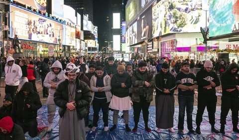 Sholat Tarawih di Times Square