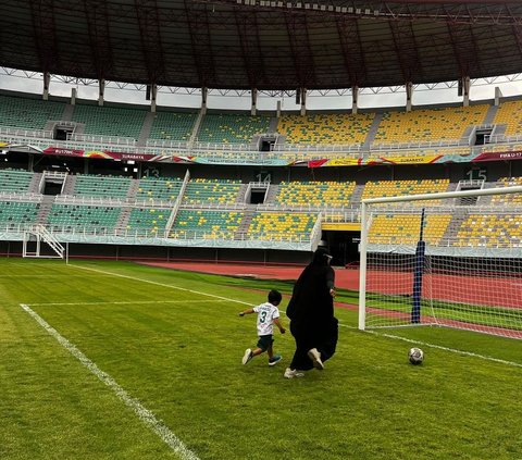 Lebih Dekat dengan Reva Adi Utama, Kapten Persebaya yang Family Man Banget