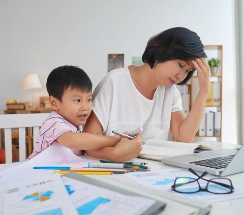 Suspected Stress and Pressure, Many Mothers in China Have a Stroke While Assisting Their Children with Homework