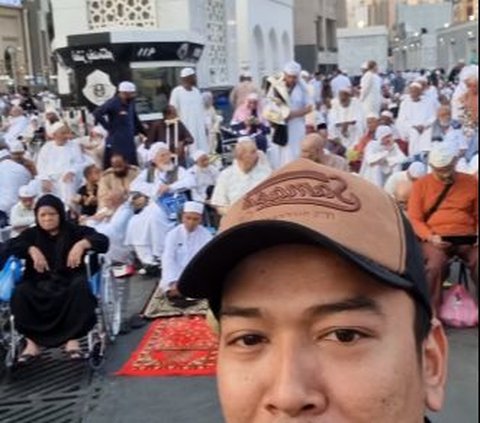 Momen Menjelang Buka Puasa Pertama di Area Masjidil Haram, Jalanan Dipenuhi Jemaah Meski Jauh dari Waktu Berbuka