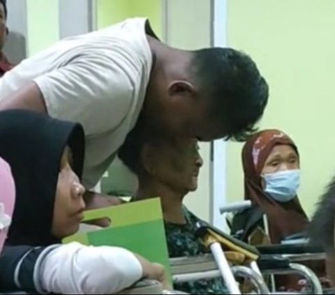 Tuai Haru, Momen Tiga Anak Laki-Laki Antar Ibunya ke Rumah Sakit Ini Viral Bikin Iri