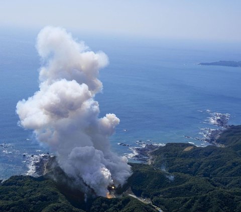 FOTO: Penampakan Roket Space One Jepang Meledak Sesaat Setelah Diluncurkan