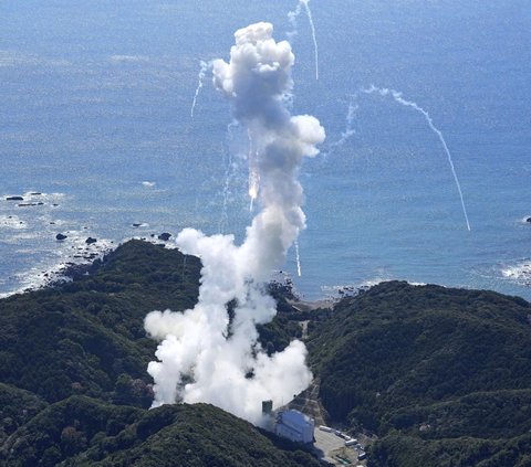 FOTO: Penampakan Roket Space One Jepang Meledak Sesaat Setelah Diluncurkan