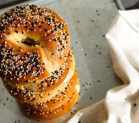 Kisah Prerempuan Lulusan Desain Grafis Pilih Jadi Pembuat Roti di Malang, Bagel Bikinannya Diburu Banyak Orang