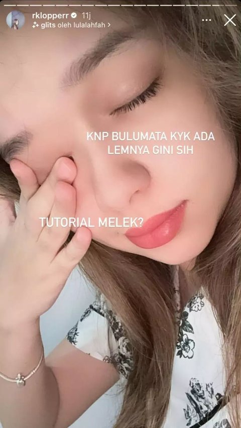 Ketika santap makan sahur, Rebecca Klopper tunjukkan pesona naturalnya tanpa polesan makeup.<br>