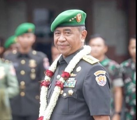 Tangis Ajudan Perempuan Pecah Melepas Letjen TNI, Peluk Erat Istri Jenderal Tak Kuasa Berpisah