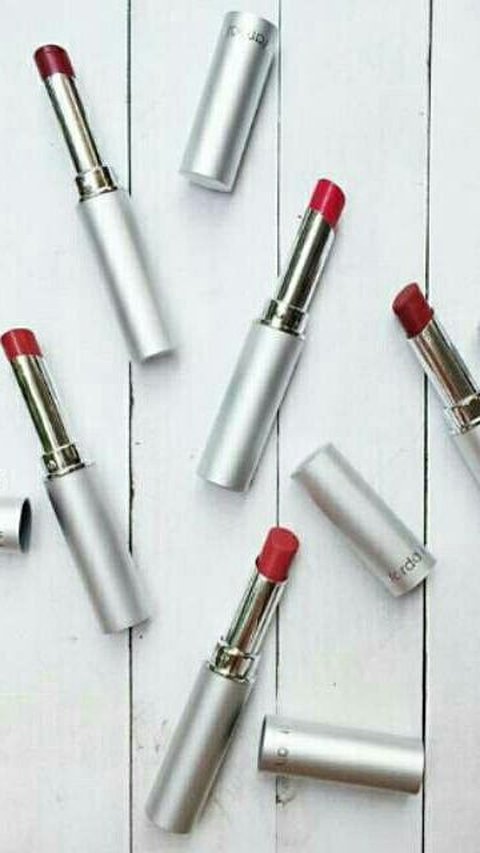 Cara Memilih Lipstik yang Tahan Lama dan Cocok untuk Warna Kulit<br>