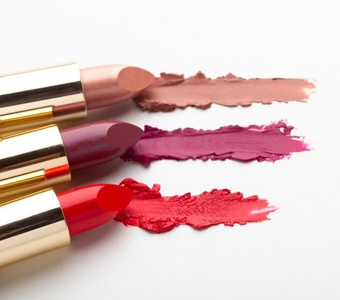 Cara Memilih Lipstik yang Tahan Lama dan Cocok untuk Warna Kulit