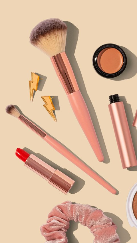 <b>Cara Memilih Lipstik yang Cocok untuk Bibir Hitam Edisi Terbaru 2024</b>