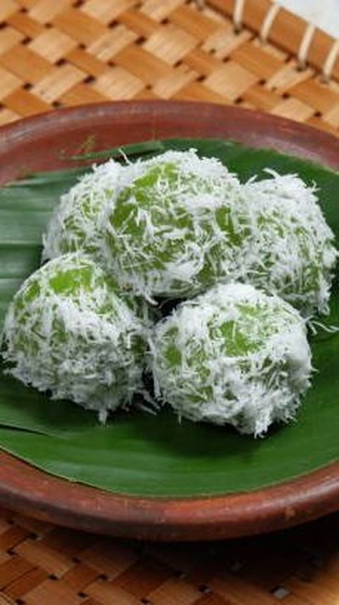 <b>1. Klepon Isi Gula Merah</b>