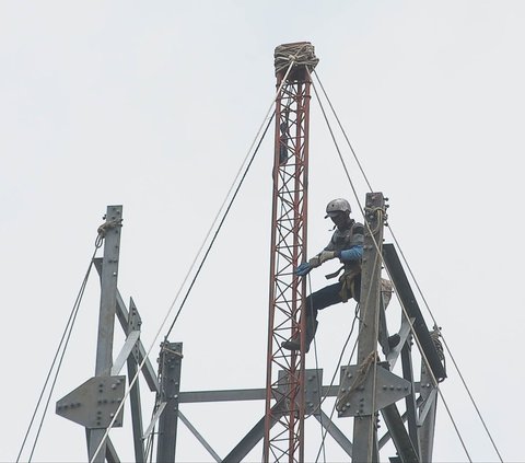 FOTO: PLN Terus Genjot Infrastruktur Kelistrikan