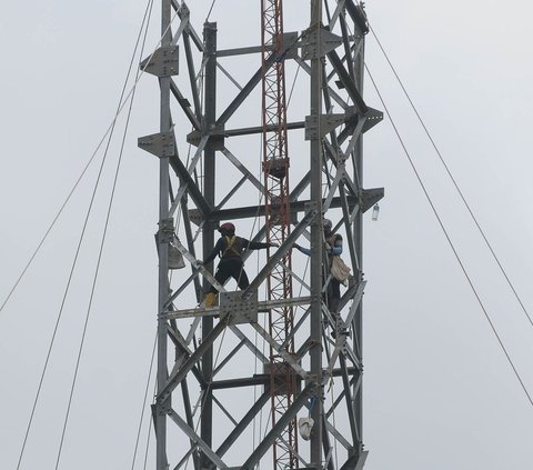 FOTO: PLN Terus Genjot Infrastruktur Kelistrikan