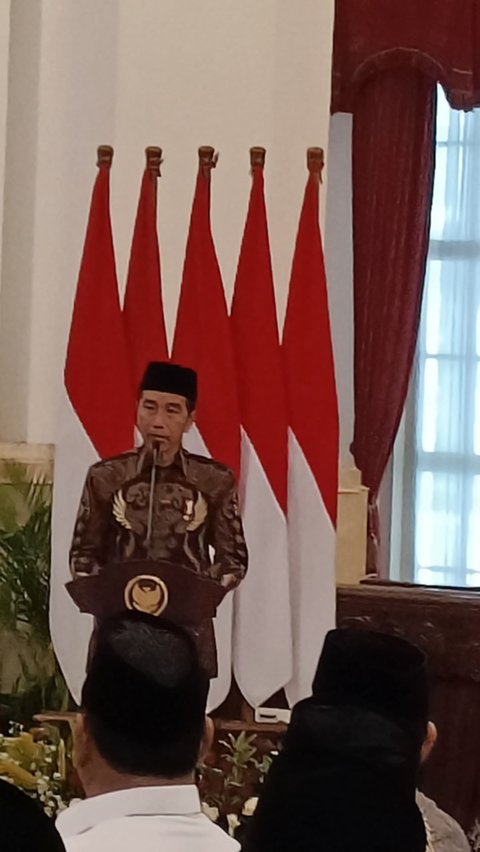 <br>Jokowi, Wapres hingga Menteri Bayar Zakat Lewat Baznas di Istana Negara