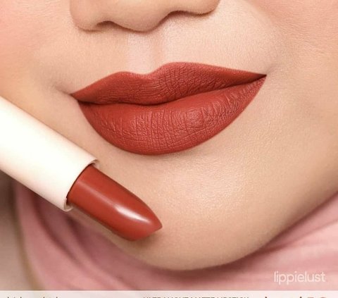 Rekomendasi Merek Lipstik yang Cocok untuk Bibir Hitam Terbaru 2024