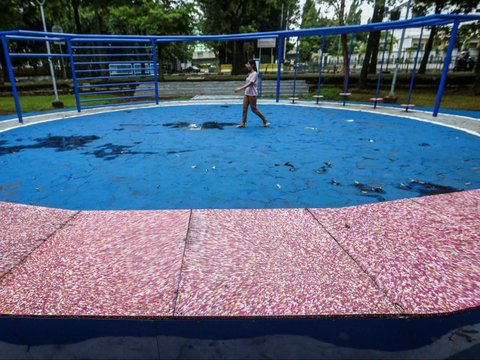 FOTO: Potret Fasilitas Ramah Lingkungan di Taman Hangtuah, Tempat Duduk, Ayunan hingga Pagar Pembatas Terbuat dari Daur Ulang Sampah Plastik