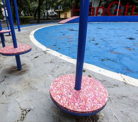FOTO: Potret Fasilitas Ramah Lingkungan di Taman Hangtuah, Tempat Duduk, Ayunan hingga Pagar Pembatas Terbuat dari Daur Ulang Sampah Plastik