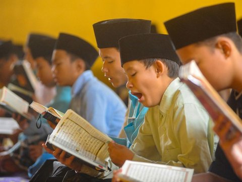 FOTO: Meningkatkan Keimanan Santri di Bulan Ramadan, Ponpes Modern Daarut Tarqiyah Primago Gelar Tadarus Alquran Massal