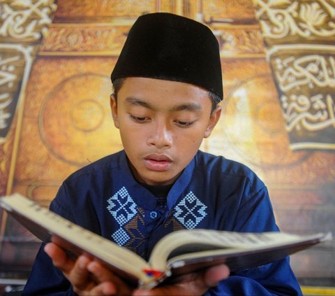 Selain itu, kegiatan ini juga menjadi sarana untuk menjaga tradisi dan kecintaan terhadap Alquran.<br><br>Pondok Pesantren Modern Daarut Tarqiyah Primago memiliki tradisi yang kuat dalam menjaga kegiatan tadarus Alquran. Foto: merdeka.com / Arie Basuki<br>