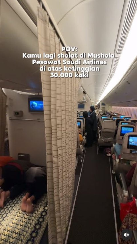 This Airline Provides a Mosque Inside the Plane, You Can Pray at an Altitude of 30 Thousand Feet