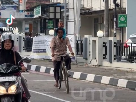 Sempat Viral Ayah Ajak Anak Keliling Kampus dengan Sepeda Tua, Begini Nasib Baik Sang Anak Usai Ketemu Rektor