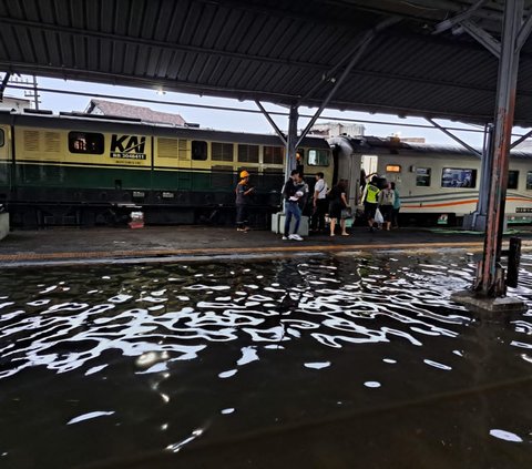 Stasiun Tawang Banjir, Empat Kereta Api Dialihkan ke Stasiun Poncol