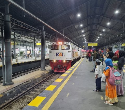 Stasiun Tawang Banjir, Empat Kereta Api Dialihkan ke Stasiun Poncol