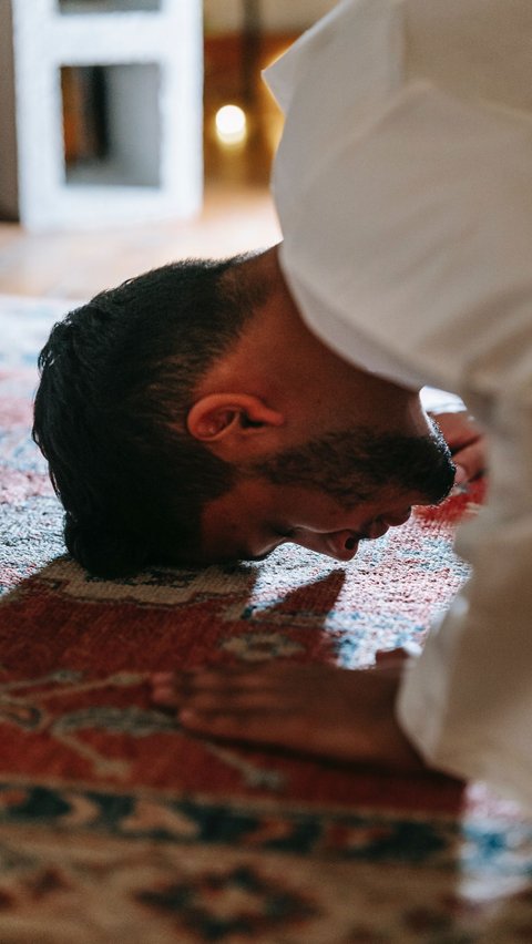 Doa Sujud Terakhir Arab Latin dan Artinya, Pahami Hukumnya<br>
