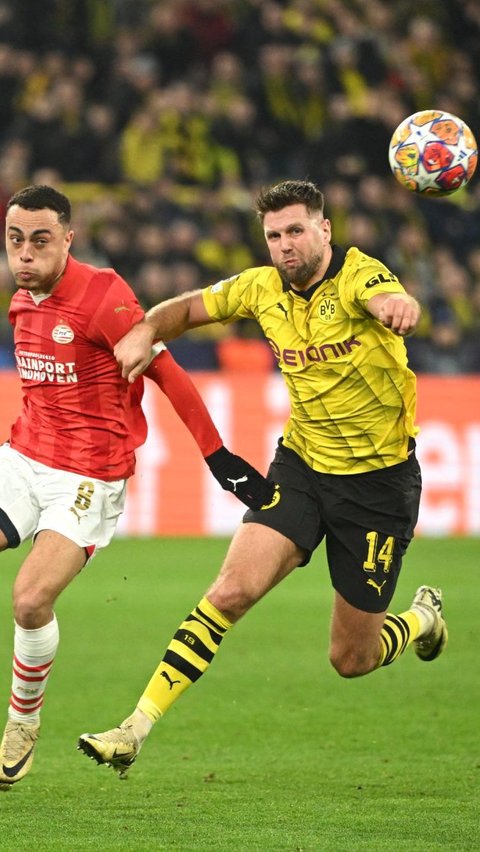 Sejak awal laga, Borussia Dortmund langsung tampil agresif. Ina Fassbender/AFP<br>