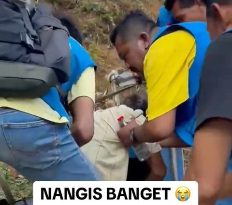 Viral Momen Pilu Bapak Penjual Bandros Terjatuh, Adonannya Tumpah Semua