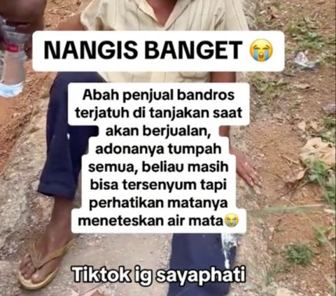 Viral Momen Pilu Bapak Penjual Bandros Terjatuh, Adonannya Tumpah Semua