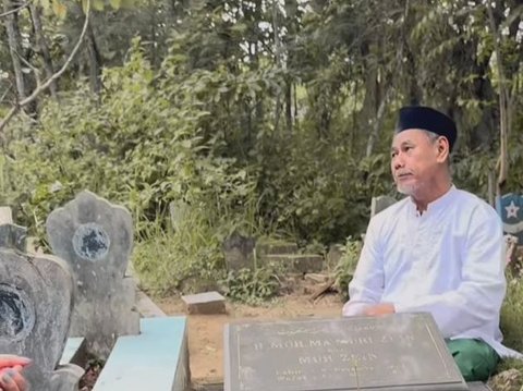 Foto-foto Iis Dahlia saat Pulang ke Kampung Halaman di Indramayu, Tampil Berhijab Bikin Pangling