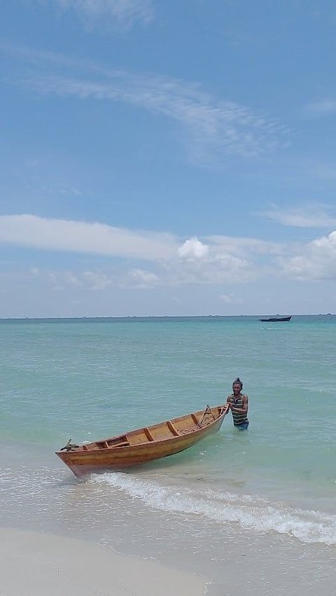 <b>Bervakansi ke Pantai Trikora Riau, Namanya Konon Diambil dari Peristiwa Tri Komando Rakyat</b>