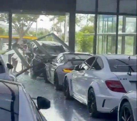 Ini Lokasi Showroom Mewah, Xpander Nyelonong Tabrak Mobil Porsche GT3 hingga Ringsek