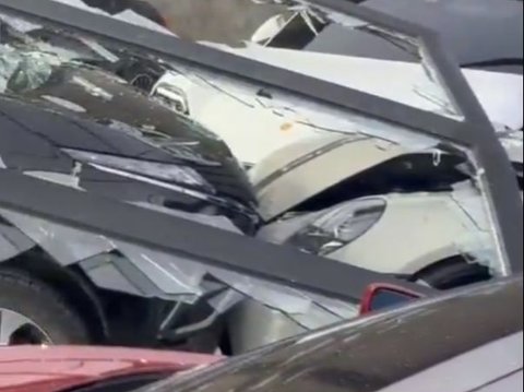 Viral Xpander Crashes Showroom, Porsche Rp8.9 Billion Becomes the Victim