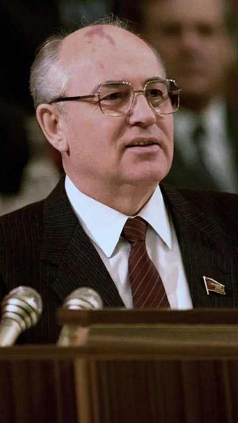 <b>Pelantikan Mikhail Gorbachev Sebagai Presiden Uni Soviet pada 15 Maret 1990</b>