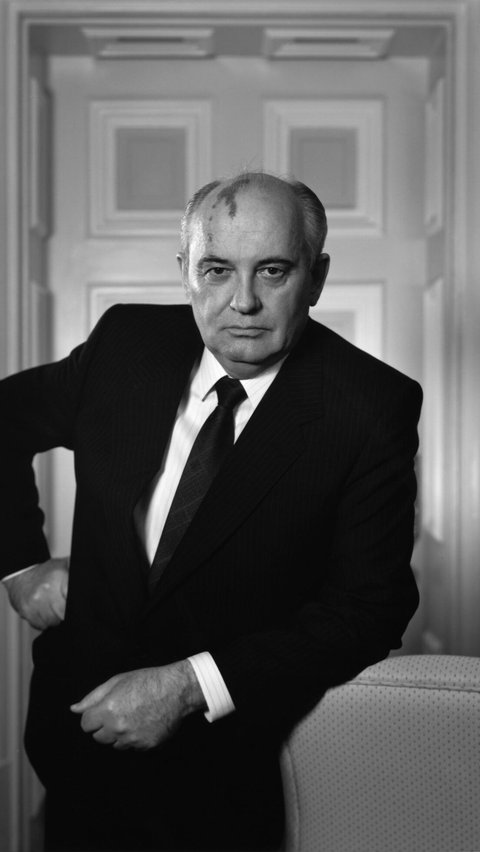 <b>15 Maret 1990 Mikhail Gorbachev Dilantik Menjadi Presiden Uni Soviet</b>