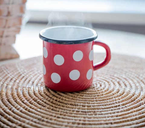 Unique Tricks to Reduce Sweet Drinks, Drink from a Red Mug